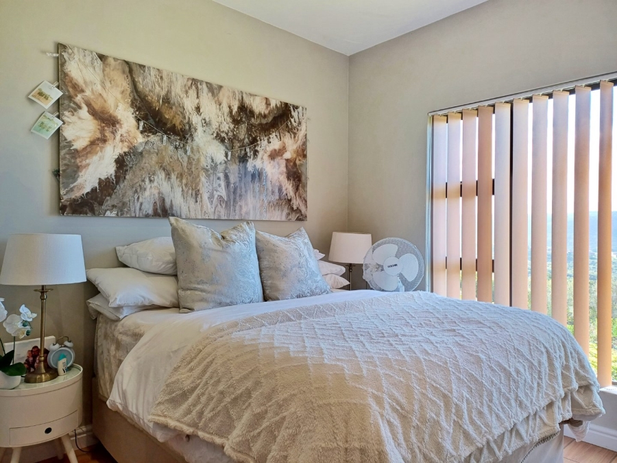 4 Bedroom Property for Sale in Avonddans Western Cape